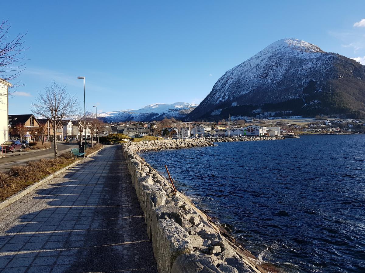 Volda Hostel, Bed And Breakfast As Lauvstad Exteriör bild