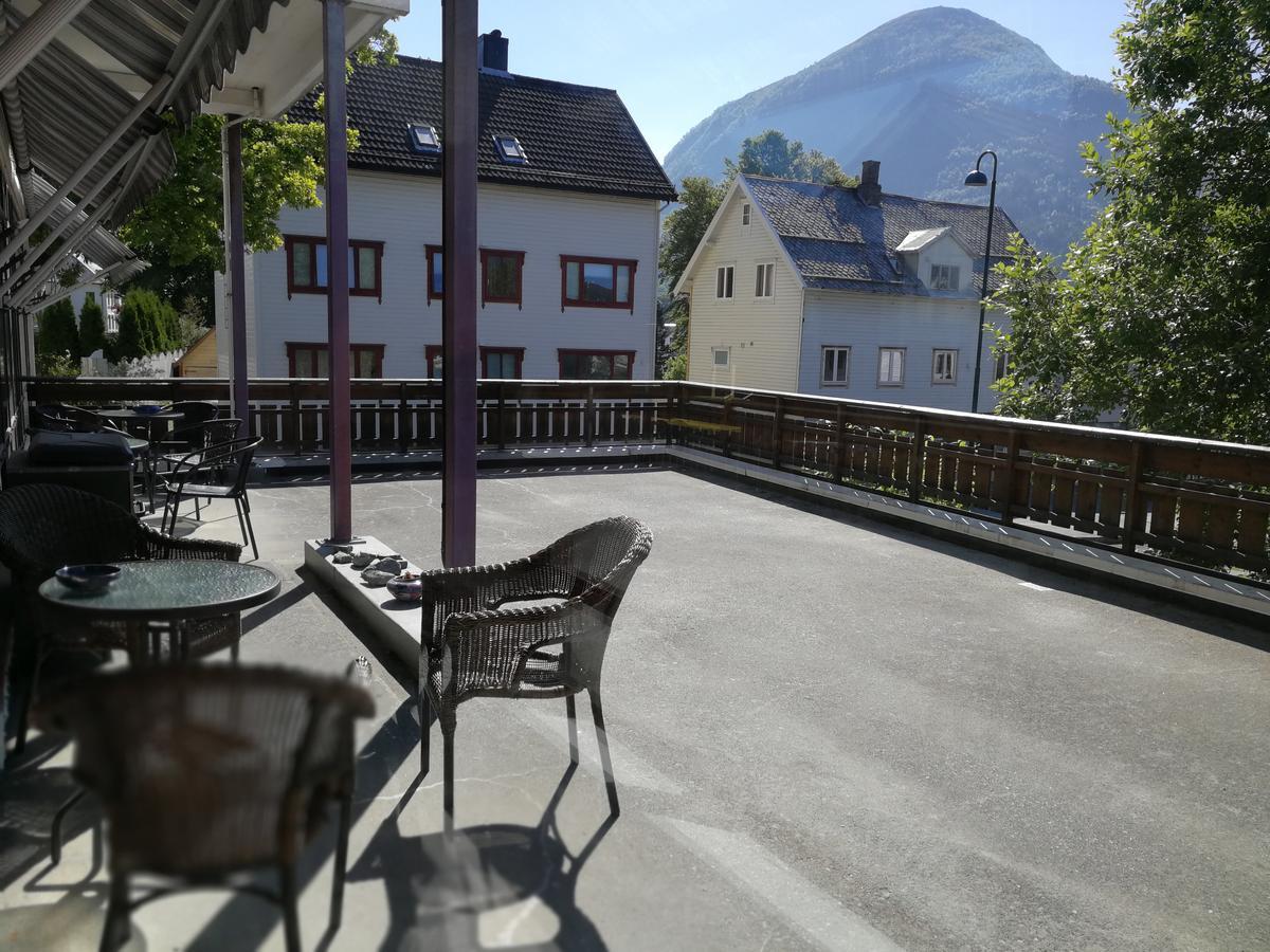 Volda Hostel, Bed And Breakfast As Lauvstad Exteriör bild