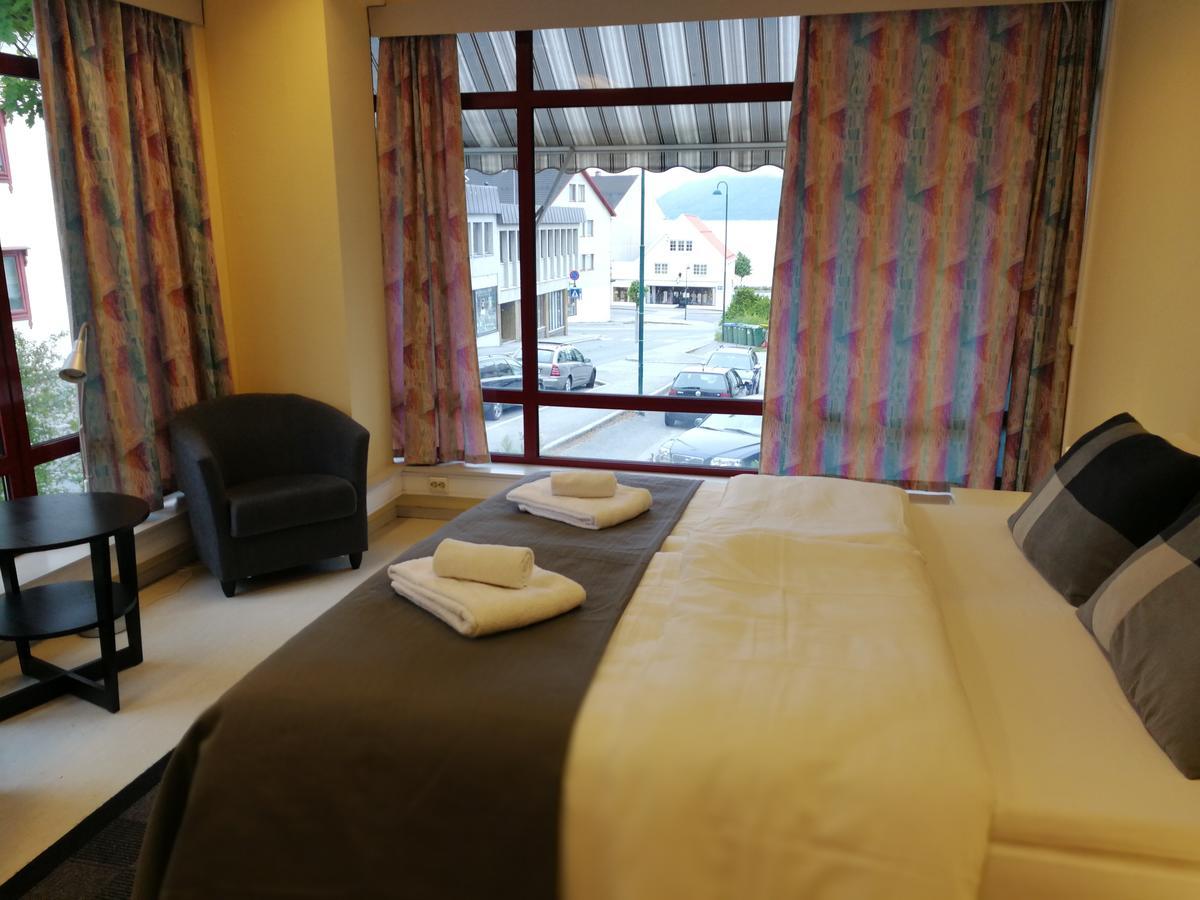 Volda Hostel, Bed And Breakfast As Lauvstad Exteriör bild