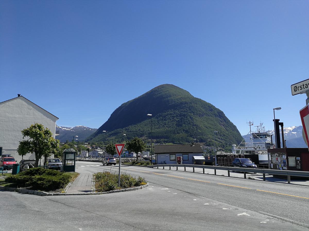 Volda Hostel, Bed And Breakfast As Lauvstad Exteriör bild