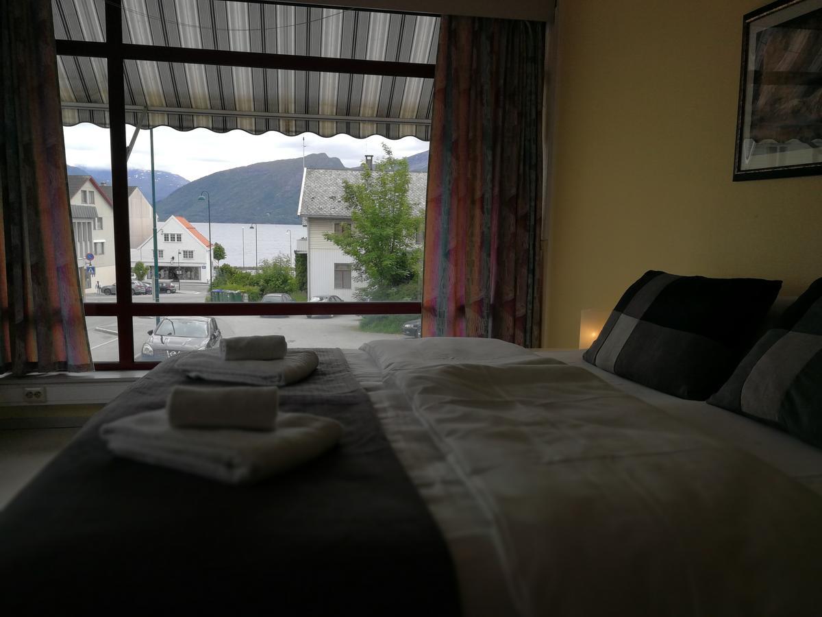 Volda Hostel, Bed And Breakfast As Lauvstad Exteriör bild